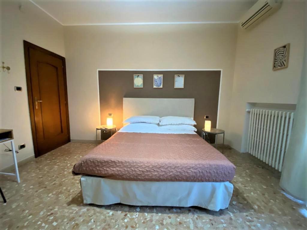 Casa Viola A 900 Mt Dalla Staz. Centrale Pescara Exterior foto